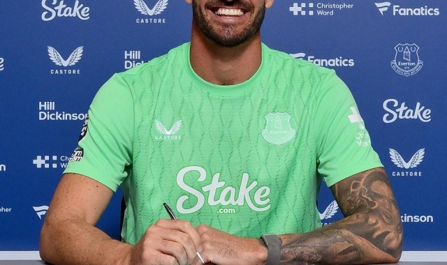 官方：埃弗顿从狼队签下威尔士门将汤姆-金，合同期至2027年