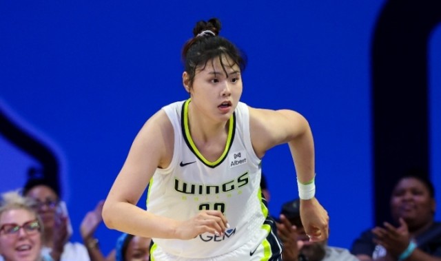 世俱杯赛程-三分7中4！神射手李月汝砍下生涯第二高18分 外加10篮板达成两双