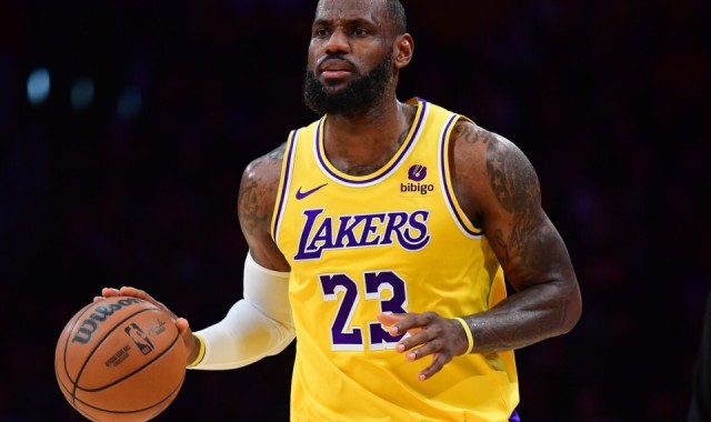 离开湖人？詹姆斯首遭不续约羞辱+卖队不通知，现身骑士就差官宣